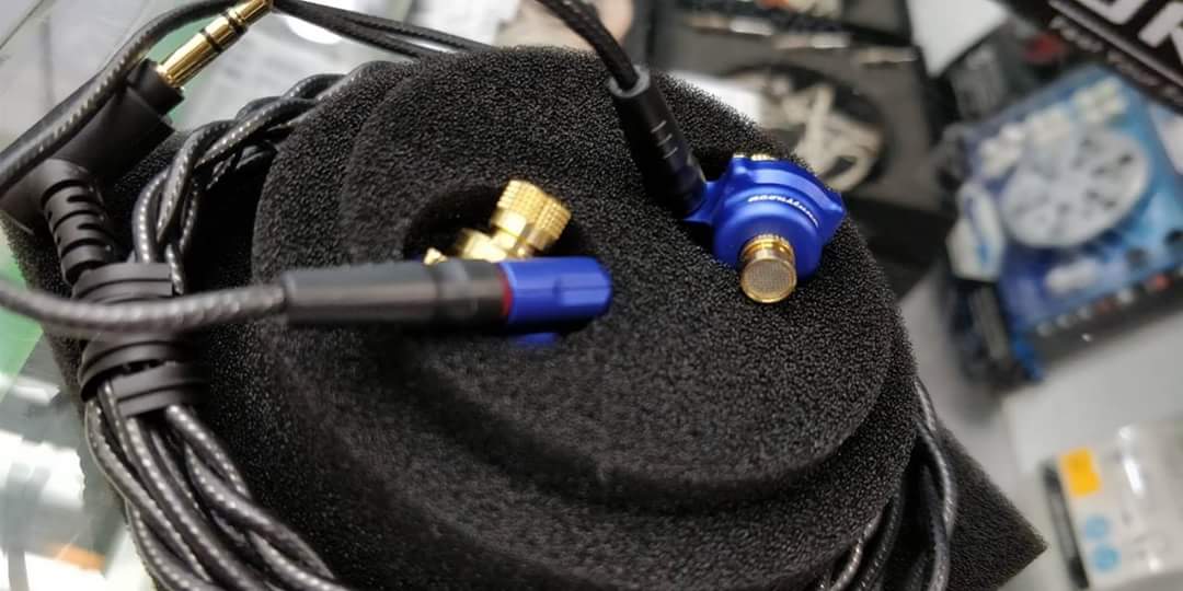 Acoustune HS1551CU Myrinx driver in-ear monitor headphones (Grand Blue x Gold)